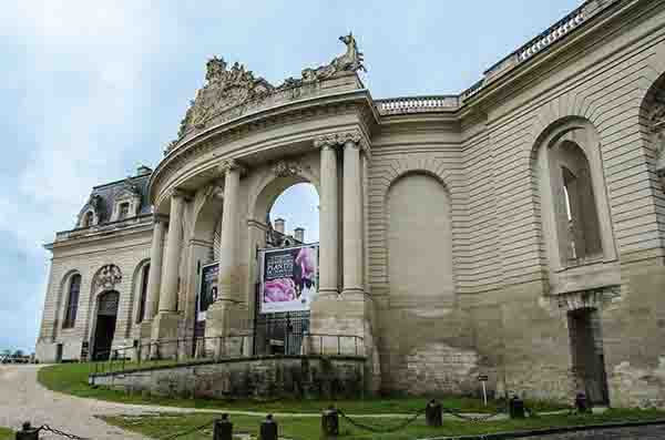 Francia - Chantilly 27 - Grandes Caballerizas y museo del Caballo.jpg